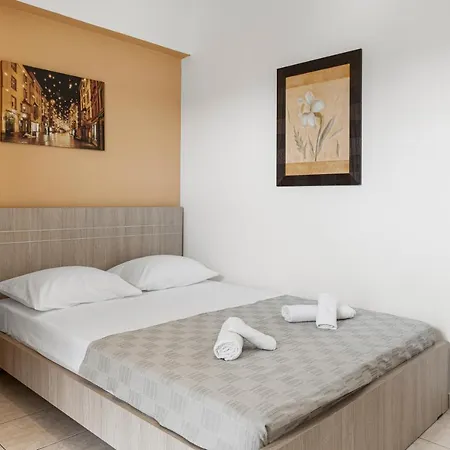 Apartment Dream On *