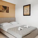 Apartment Dream On *